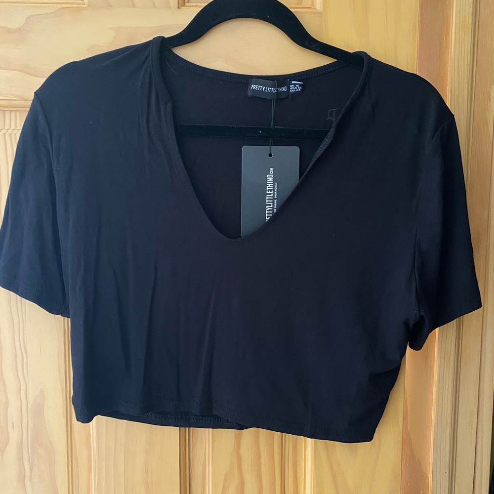 pretty little thing. Black cropped t shirt